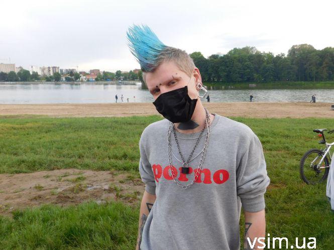 У Хмельницькому на «Rock&Buh» тусили єдинороги, пінгвінчик та рокери з кольоровими ірокезами, фото №12 на сайті vsim.ua