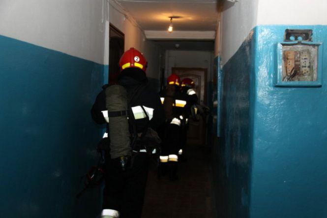 Новини Вінниці - фото з Евакуювали мешканців: на Київській «гасили пожежу» у 16-поверхівці Евакуювали мешканців: на Київській «гасили пожежу» у 16-поверхівці, фото №8 на сайті 20minut.ua