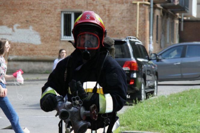 Новини Вінниці - фото з Евакуювали мешканців: на Київській «гасили пожежу» у 16-поверхівці Евакуювали мешканців: на Київській «гасили пожежу» у 16-поверхівці, фото №6 на сайті 20minut.ua