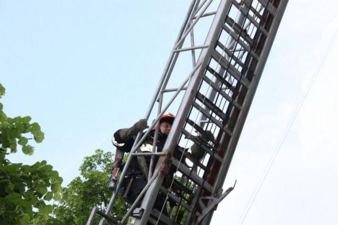 Новини Вінниці - фото з Евакуювали мешканців: на Київській «гасили пожежу» у 16-поверхівці Евакуювали мешканців: на Київській «гасили пожежу» у 16-поверхівці, фото №11 на сайті 20minut.ua