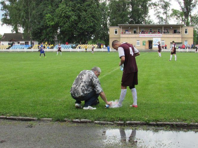 Новини Козятина - фото з Футболісти боролись з суперником і мокрим полем Футболісти боролись з суперником і мокрим полем, фото №2 на сайті 20minut.ua