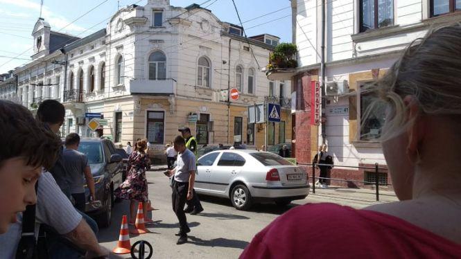Новини Тернополя - фото з На Руській збили пішохода. На місці поліція та швидка (оновлено) На Руській збили пішохода. На місці поліція та швидка (оновлено), фото №2 на сайті 20minut.ua