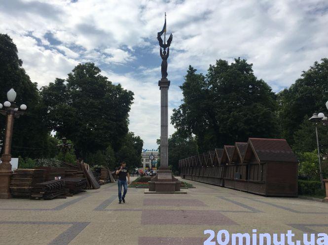 Новини Тернополя - фото з Фото дня: у Центрі демонтували частину зимового містечка Фото дня: у Центрі демонтували частину зимового містечка, фото №2 на сайті 20minut.ua