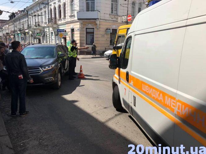 Новини Тернополя - фото з На Руській збили пішохода. На місці поліція та швидка (оновлено) На Руській збили пішохода. На місці поліція та швидка (оновлено), фото №1 на сайті 20minut.ua