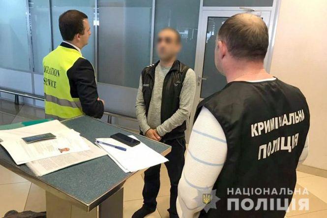 Новини Хмельницького - фото з Чоловіка, який нелегально жив на Хмельниччині, депортували з країни Чоловіка, який нелегально жив на Хмельниччині, депортували з країни, фото №1 на сайті vsim.ua