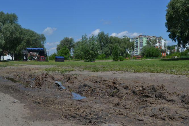Новини Хмельницького - фото з Наслідки Rock&Buh: як виглядає Молодіжний парк після фестивалю (ФОТО) Наслідки Rock&Buh: як виглядає Молодіжний парк після фестивалю (ФОТО), фото №1 на сайті vsim.ua