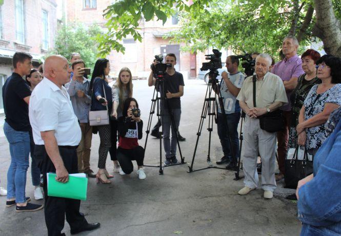 Дім біля МакДональдса відремонтують в «обмін» на балкони та кондиціонери, фото №1 на сайті 20minut.ua