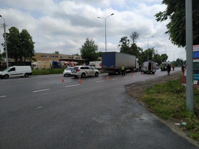 Новини Вінниці - фото з ДТП в Якушинцях: водія «ВАЗу» та двох пасажирок забрали швидкі (ОНОВЛЕНО) ДТП в Якушинцях: водія «ВАЗу» та двох пасажирок забрали швидкі (ОНОВЛЕНО), фото №1 на сайті 20minut.ua