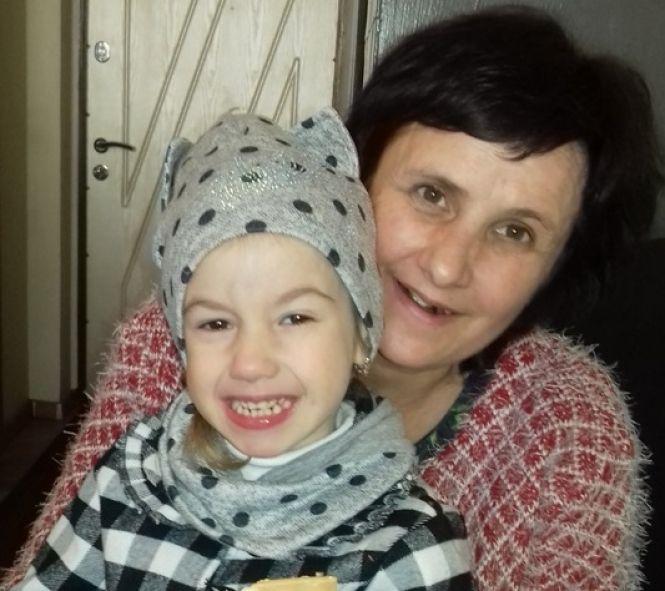 Новини Житомира - фото з Рідна мати, одягнувши на сина віночок, намагалася видати його за вбиту та спалену в печі дочку. ВІДЕО Рідна мати, одягнувши на сина віночок, намагалася видати його за вбиту та спалену в печі дочку. ВІДЕО, фото №1 на сайті 20minut.ua