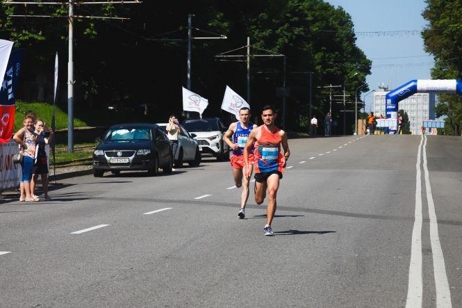 Новини Вінниці - фото з Три тисячі переможців. Спортсмени від 3 до 77 років бігали Вінницею Три тисячі переможців. Спортсмени від 3 до 77 років бігали Вінницею, фото №2 на сайті 20minut.ua