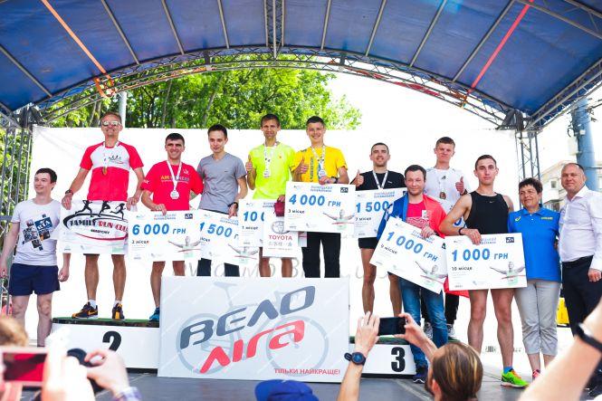 Новини Вінниці - фото з Три тисячі переможців. Спортсмени від 3 до 77 років бігали Вінницею Три тисячі переможців. Спортсмени від 3 до 77 років бігали Вінницею, фото №3 на сайті 20minut.ua