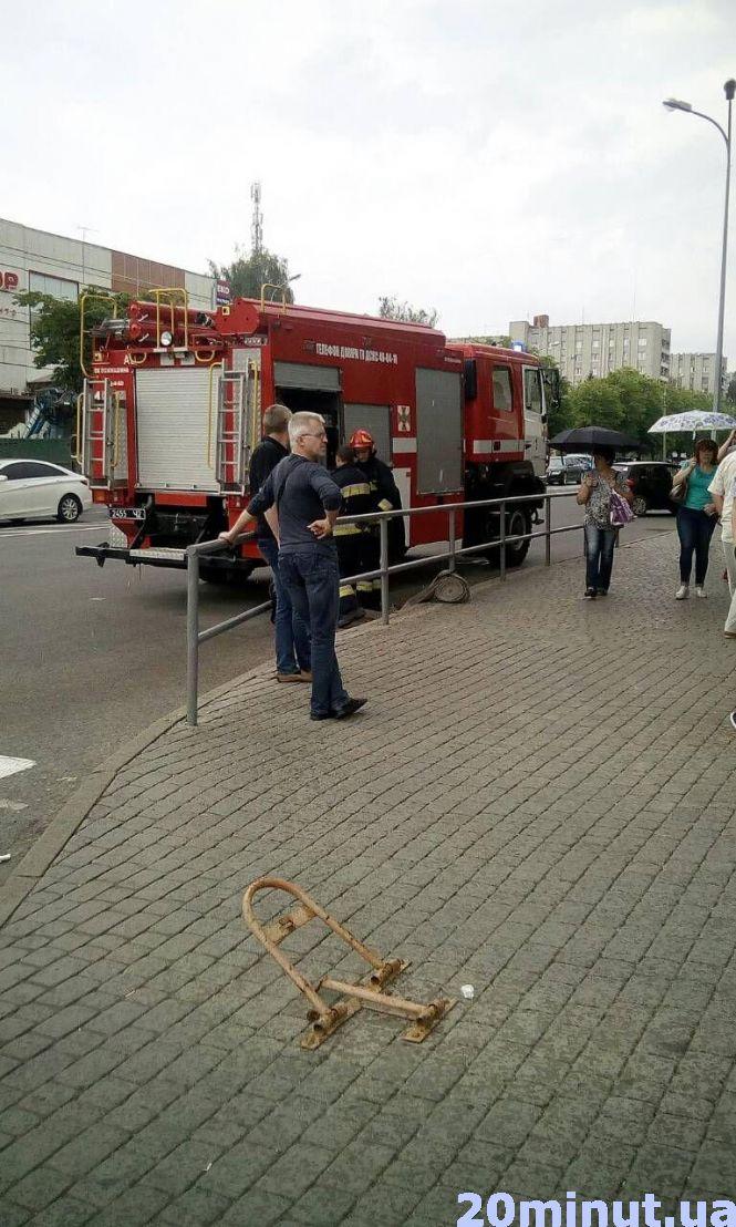 Новини Вінниці - фото з «Замінували» 28 об'єктів: з ТЦ та дитсадків евакуювали людей. Що відомо? «Замінували» 28 об'єктів: з ТЦ та дитсадків евакуювали людей. Що відомо?, фото №1 на сайті 20minut.ua