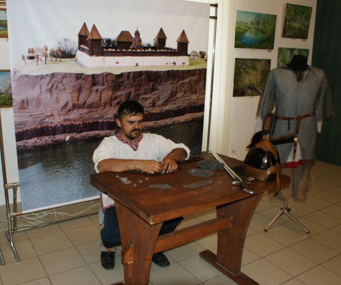 Новини Вінниці - фото з «Кольчуги колись робили і на слонів!» Краєзнавчий музей запрошує діток на майстер-клас з кольчугоплетіння «Кольчуги колись робили і на слонів!» Краєзнавчий музей запрошує діток на майстер-клас з кольчугоплетіння, фото №1 на сайті 20minut.ua