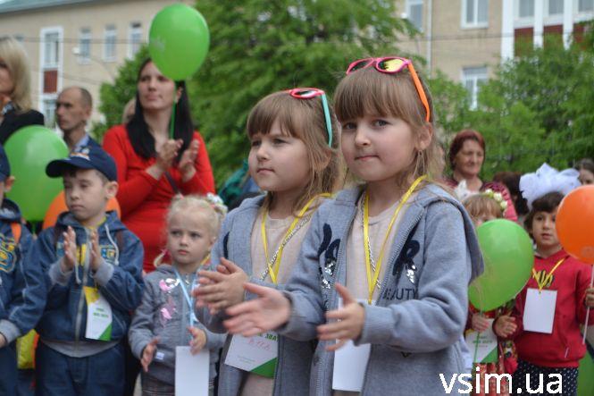 Новини Хмельницького - фото з У Хмельницькому пройшов восьмий парад близнят (ФОТО, ВІДЕО) У Хмельницькому пройшов восьмий парад близнят (ФОТО, ВІДЕО), фото №16 на сайті vsim.ua