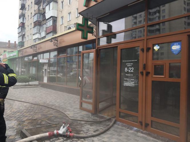Новини Хмельницького - фото з У центрі Хмельницького горіла перша аптека У центрі Хмельницького горіла перша аптека, фото №3 на сайті vsim.ua