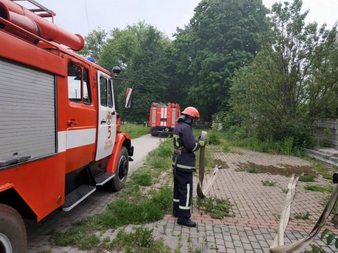 На вулиці Північна горіла господарча споруда, фото №1 на сайті 20minut.ua