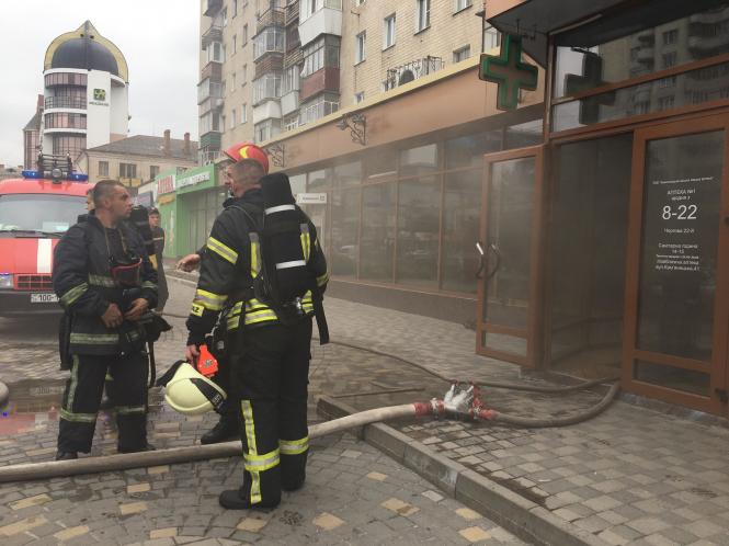 Новини Хмельницького - фото з У центрі Хмельницького горіла перша аптека У центрі Хмельницького горіла перша аптека, фото №4 на сайті vsim.ua