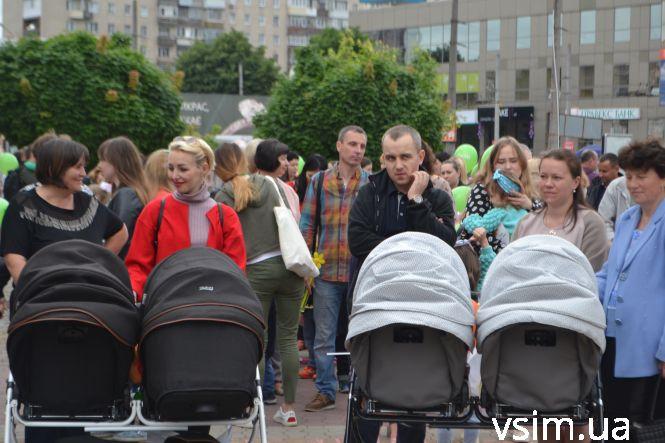 Новини Хмельницького - фото з У Хмельницькому пройшов восьмий парад близнят (ФОТО, ВІДЕО) У Хмельницькому пройшов восьмий парад близнят (ФОТО, ВІДЕО), фото №13 на сайті vsim.ua