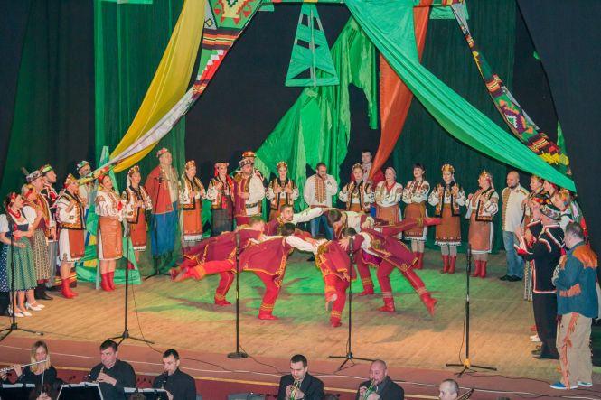 Новини Вінниці - фото з Унікальні гуцульські костюми і справжнє народне весілля! «Гуцулка Ксеня» на OPERAFEST неабияк здивує! Унікальні гуцульські костюми і справжнє народне весілля! «Гуцулка Ксеня» на OPERAFEST неабияк здивує!, фото №1 на сайті 20minut.ua