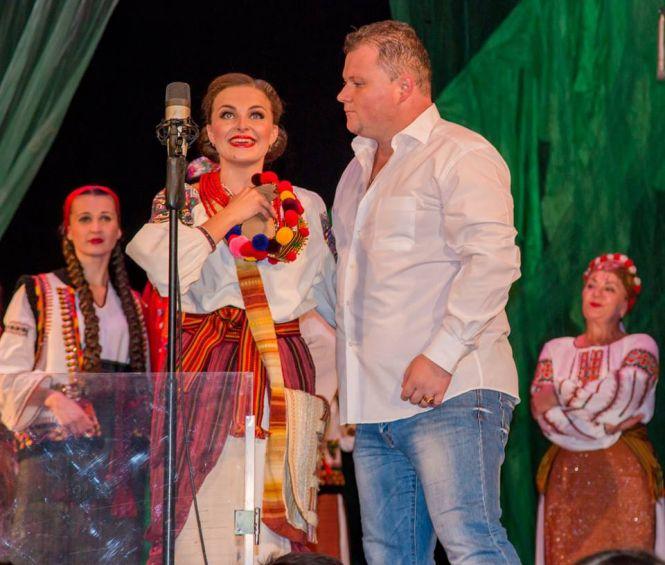 Новини Вінниці - фото з Унікальні гуцульські костюми і справжнє народне весілля! «Гуцулка Ксеня» на OPERAFEST неабияк здивує! Унікальні гуцульські костюми і справжнє народне весілля! «Гуцулка Ксеня» на OPERAFEST неабияк здивує!, фото №2 на сайті 20minut.ua