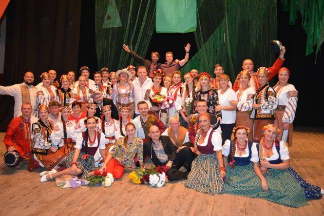 Новини Вінниці - фото з Унікальні гуцульські костюми і справжнє народне весілля! «Гуцулка Ксеня» на OPERAFEST неабияк здивує! Унікальні гуцульські костюми і справжнє народне весілля! «Гуцулка Ксеня» на OPERAFEST неабияк здивує!, фото №9 на сайті 20minut.ua