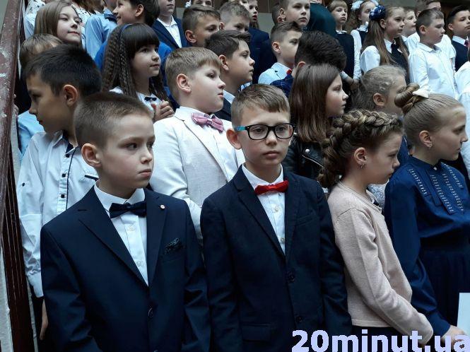 Останній дзвоник у школах Тернополя. Шукайте своїх дітей, фото №2 на сайті 20minut.ua