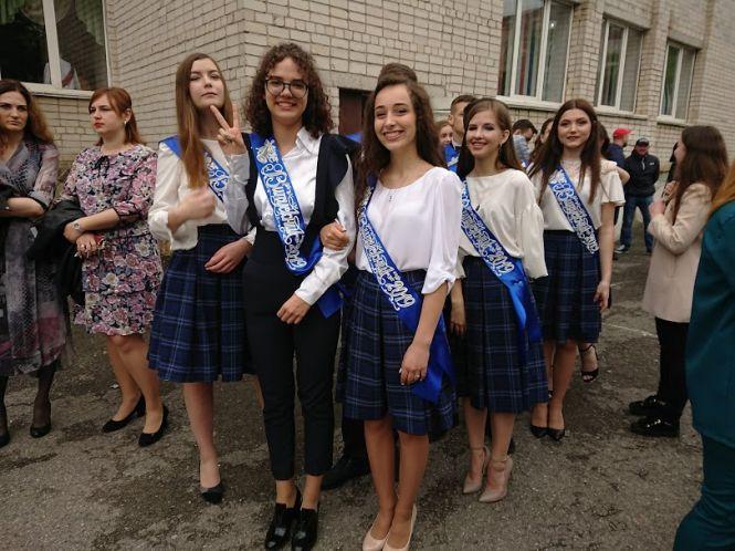 Останній дзвоник у школах Тернополя. Шукайте своїх дітей, фото №21 на сайті 20minut.ua