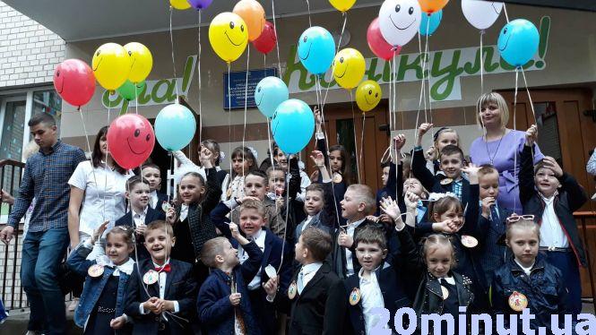 Останній дзвоник у школах Тернополя. Шукайте своїх дітей, фото №4 на сайті 20minut.ua