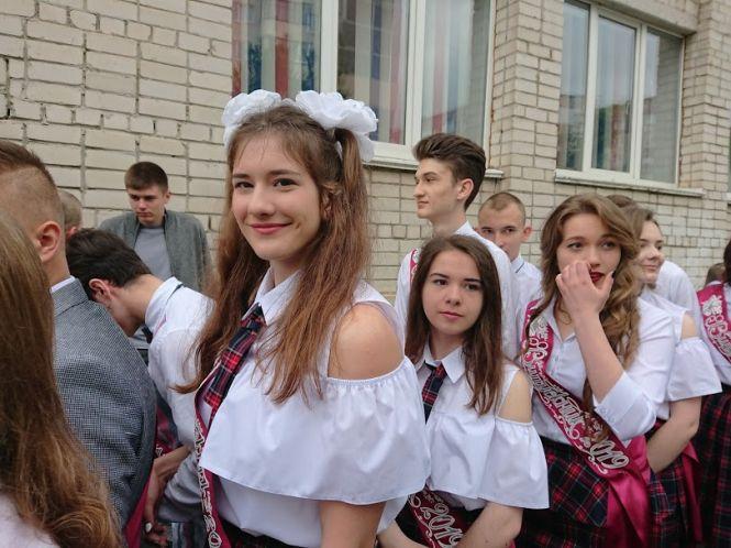 Останній дзвоник у школах Тернополя. Шукайте своїх дітей, фото №22 на сайті 20minut.ua