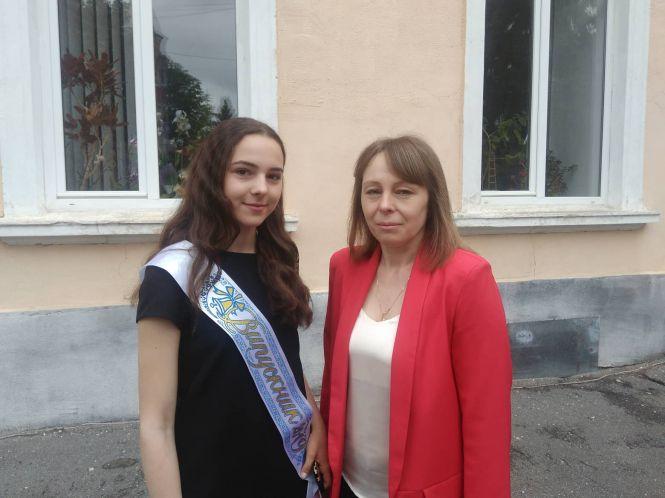 Останній дзвоник у школах Тернополя. Шукайте своїх дітей, фото №14 на сайті 20minut.ua