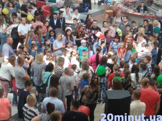 Розіграші, ігри та розваги: у "Подолянах" влаштували дитяче свято, фото №1 на сайті 20minut.ua