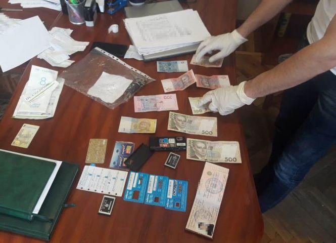 Новини Житомира - фото з На Житомирщині СБУ викрила на хабарах двох поліцейських На Житомирщині СБУ викрила на хабарах двох поліцейських, фото №1 на сайті 20minut.ua