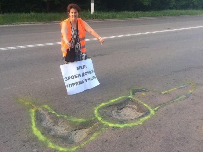 Новини Житомира - фото з Житомиряни в соцмережах оголосили челендж "Мер, зроби дороги!" Житомиряни в соцмережах оголосили челендж "Мер, зроби дороги!", фото №2 на сайті 20minut.ua