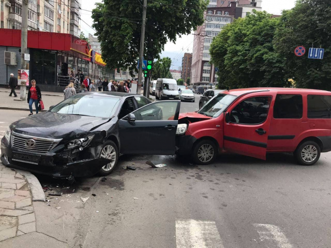 Збита дитина та аварія з трьома травмованими: хроніка ДТП у Хмельницькому, фото №3 на сайті vsim.ua