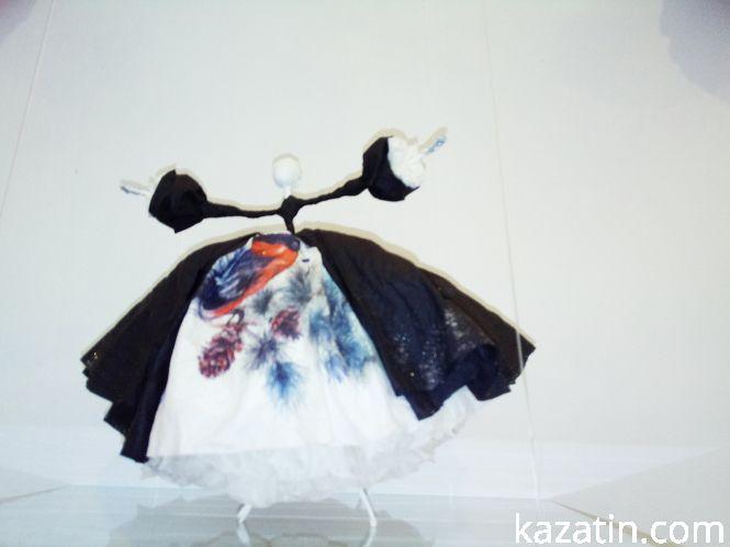 Двадцять одну паперову красуню представили на виставці, фото №2 на сайті 20minut.ua