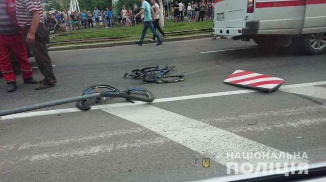 Новини Вінниці - фото з На Хмельницькому шосе «швидка» збила 14-річну велосипедистку. Шукають свідків На Хмельницькому шосе «швидка» збила 14-річну велосипедистку. Шукають свідків, фото №2 на сайті 20minut.ua