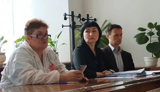 Новини Вінниці - фото з Мати екс-дільничного, що кийком розбив обличчя підлітку, погрожує суду голодуванням Мати екс-дільничного, що кийком розбив обличчя підлітку, погрожує суду голодуванням, фото №6 на сайті 20minut.ua