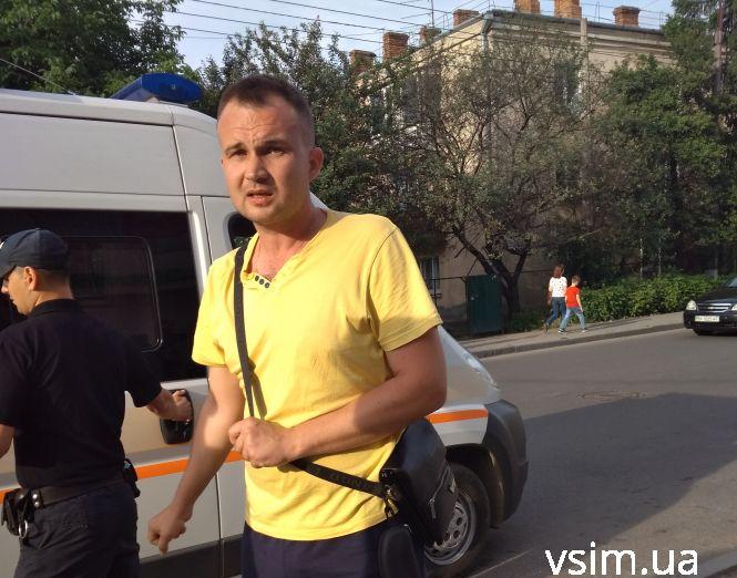 Хмельничани  Віктор та Валентин рятували непритомного чоловіка поки у “швидкої” не було машин, фото №2 на сайті vsim.ua