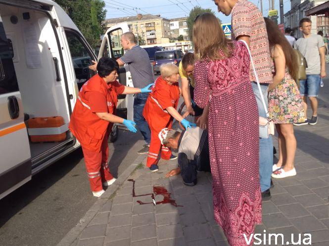 Хмельничани  Віктор та Валентин рятували непритомного чоловіка поки у “швидкої” не було машин, фото №4 на сайті vsim.ua