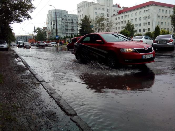 Зарічанську знову затопило. Чому і коли вирішать проблему, фото №1 на сайті vsim.ua