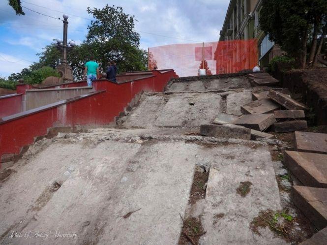 Що вже зробили на сходах, які ведуть від Замкової до Набережної, фото №1 на сайті 20minut.ua