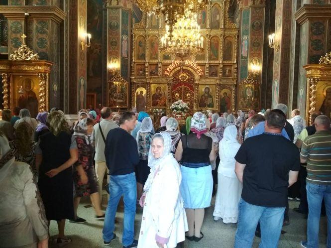 Новини Вінниці - фото з Біля Собору зібрались віряни МП. Що там відбувається? (Репортаж) Біля Собору зібрались віряни МП. Що там відбувається? (Репортаж), фото №9 на сайті 20minut.ua