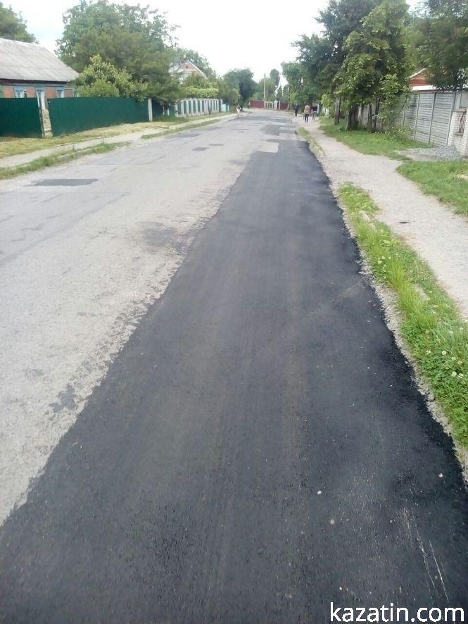 Фото дня: ремонтують «границю» села і міста Козятин, фото №8 на сайті 20minut.ua