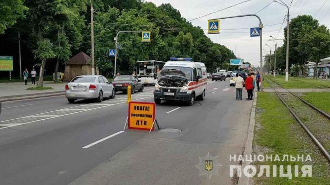 Новини Вінниці - фото з На Хмельницькому шосе «швидка» збила 14-річну велосипедистку. Шукають свідків На Хмельницькому шосе «швидка» збила 14-річну велосипедистку. Шукають свідків, фото №1 на сайті 20minut.ua