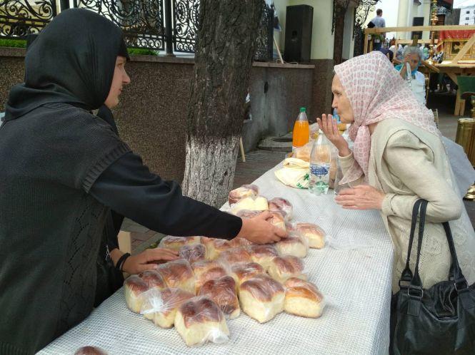 Новини Вінниці - фото з Біля Собору зібрались віряни МП. Що там відбувається? (Репортаж) Біля Собору зібрались віряни МП. Що там відбувається? (Репортаж), фото №11 на сайті 20minut.ua