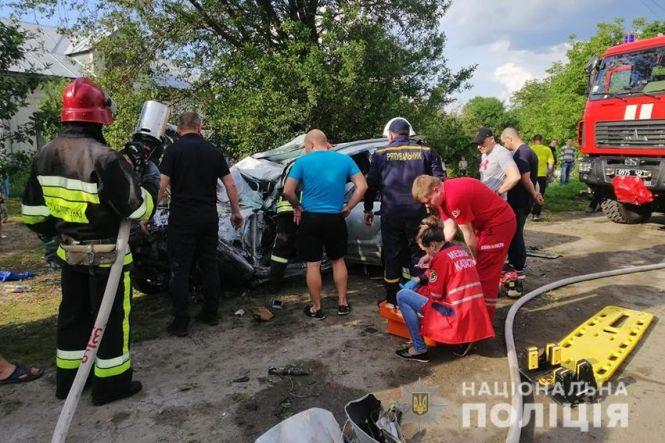 Новини Хмельницького - фото з Авто влетіло у дерево та загорілось. Двоє людей постраждали у жахливій ДТП у Волочиську Авто влетіло у дерево та загорілось. Двоє людей постраждали у жахливій ДТП у Волочиську, фото №1 на сайті vsim.ua