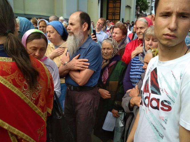 Новини Вінниці - фото з Біля Собору зібрались віряни МП. Що там відбувається? (Репортаж) Біля Собору зібрались віряни МП. Що там відбувається? (Репортаж), фото №5 на сайті 20minut.ua