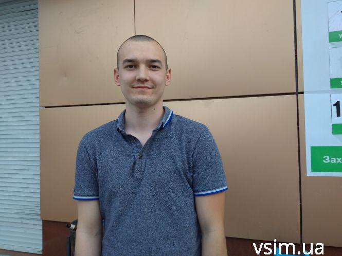 Хмельничани  Віктор та Валентин рятували непритомного чоловіка поки у “швидкої” не було машин, фото №1 на сайті vsim.ua