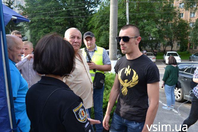 Новини Хмельницького - фото з Іграшки, димові шашки та вибачення від поліції: у Хмельницькому пройшла акція «Безкарність вбиває» (ФОТО, ВІДЕО) Іграшки, димові шашки та вибачення від поліції: у Хмельницькому пройшла акція «Безкарність вбиває» (ФОТО, ВІДЕО), фото №6 на сайті vsim.ua
