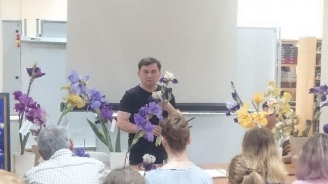 Новини Тернополя - фото з Як обласна універсальна наукова бібліотека перетворилась на оранжерею Як обласна універсальна наукова бібліотека перетворилась на оранжерею, фото №12 на сайті 20minut.ua